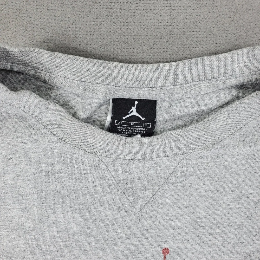 Air Jordan Graphic T Shirt XL Gray Short Sleeve Sneakers History Collection‎
